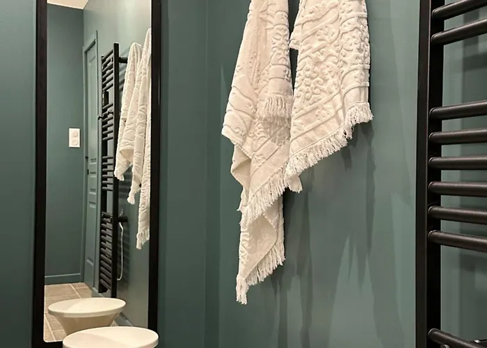 Un Mouton Dans L'eglise Putot-en-Bessin